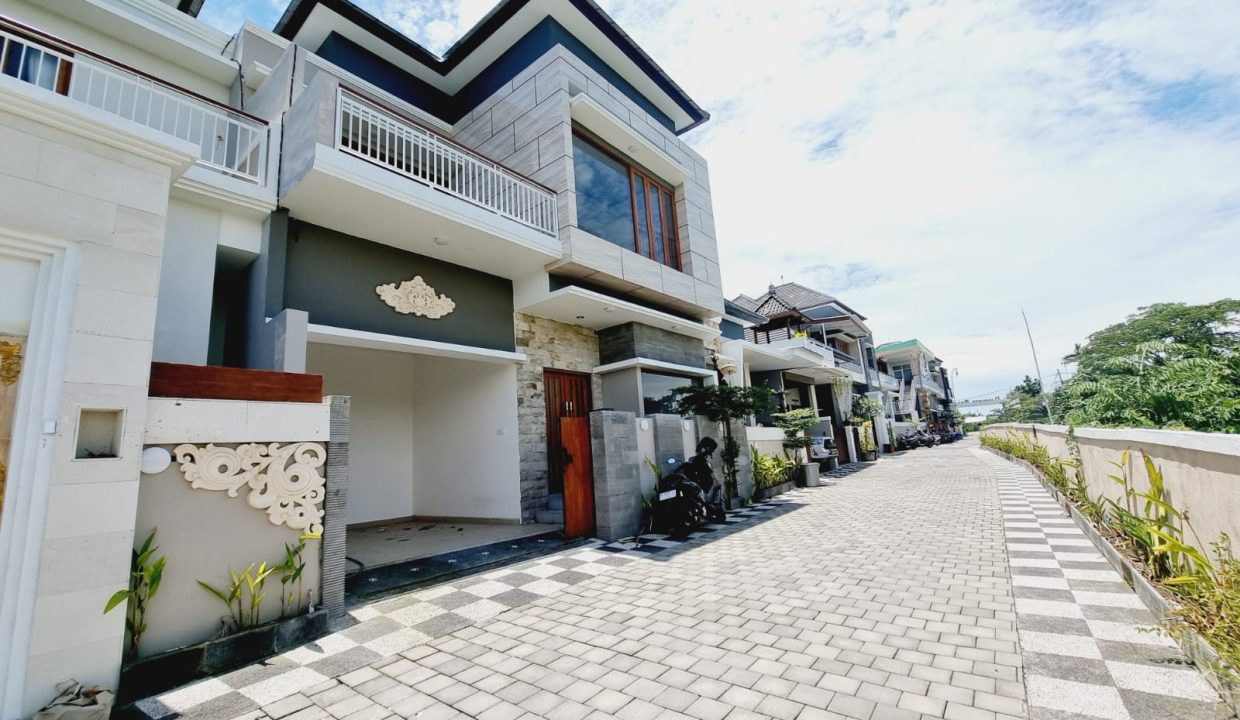 Disewakan Rumah SEMI Villa Lokasi di Kesiman (5)