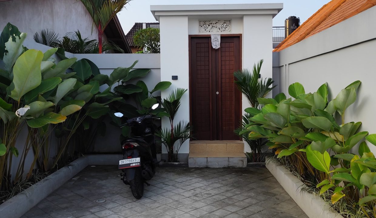 d4313eaf-8c05-4c9c-9de9-992b1f612302